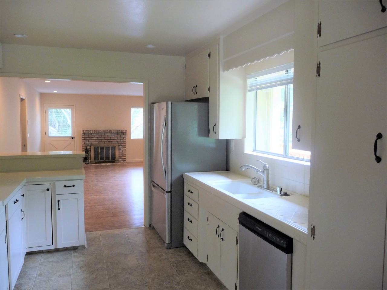 2 8th Ave - Photo 2 of 6
