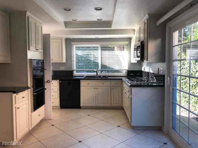 1025 Damascus Cir - Photo 2 of 2