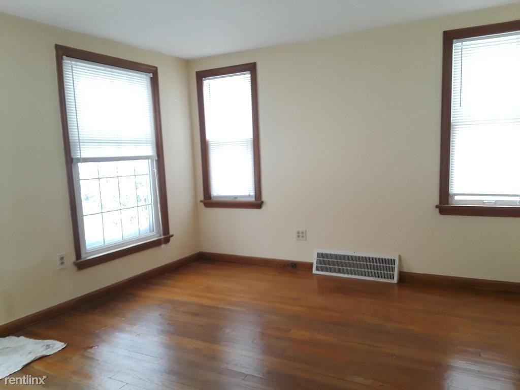 1599 Edgefield Rd - Photo 2 of 3