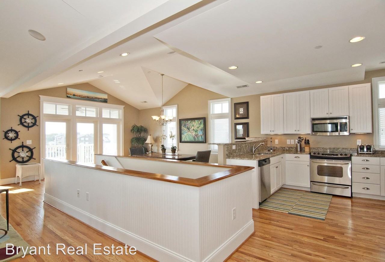 402 Carolina Beach Ave S #2 - Photo 3 of 13
