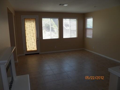 25513 Hyacinth St - Photo 2 of 11