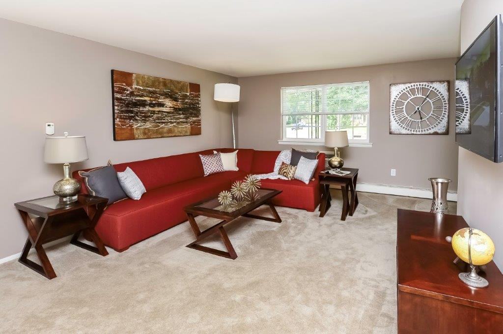 121 November Drive - Photo 2 of 21