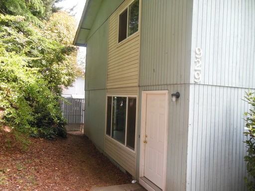 929 NW Oak Ave - Photo 2 of 14