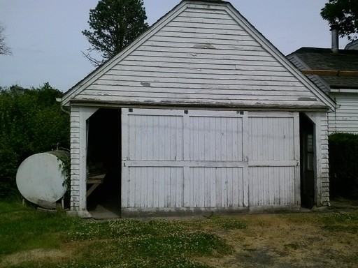 11075 Chapin Ln - Photo 3 of 32