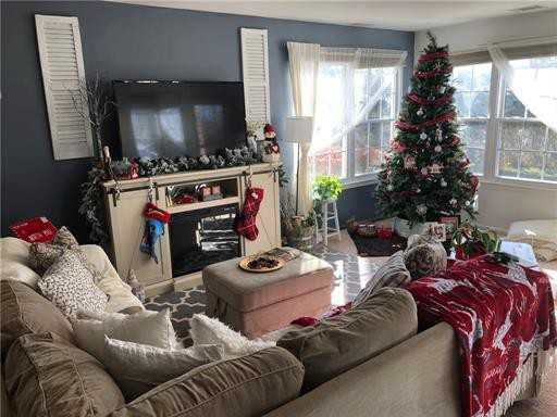 107 Pennsylvania Way - Photo 2 of 11