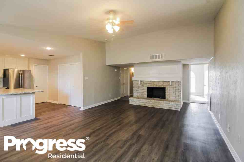 8805 Vernon Dr - Photo 3 of 15