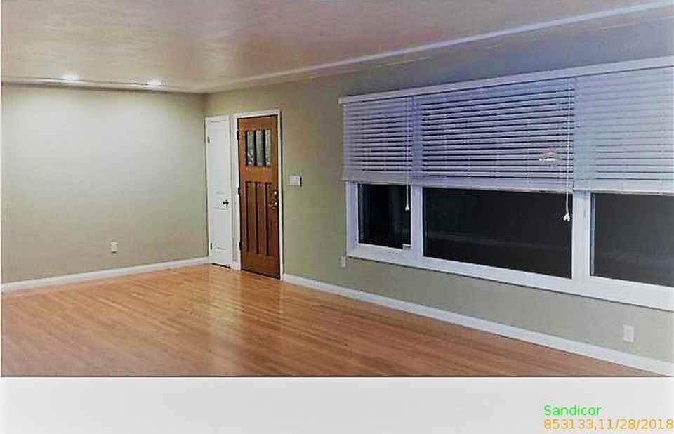 483 Wykes St - Photo 2 of 4