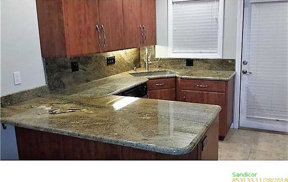 483 Wykes St - Photo 3 of 4