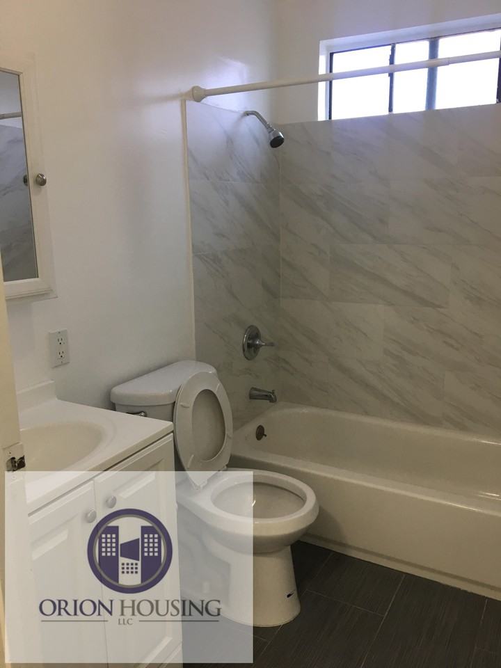 1881 West Jefferson Boulevard - Photo 2 of 11