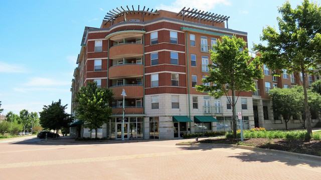 400 Village Cir #205