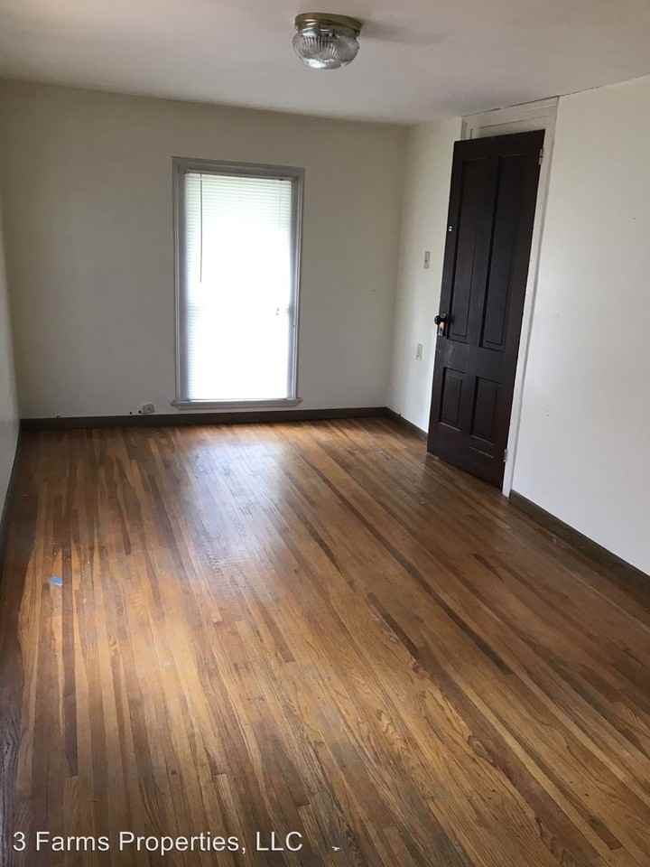 117 Central Ave - Photo 3 of 4