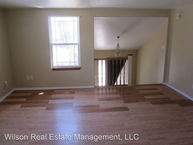 229 Marvin St - Photo 3 of 10