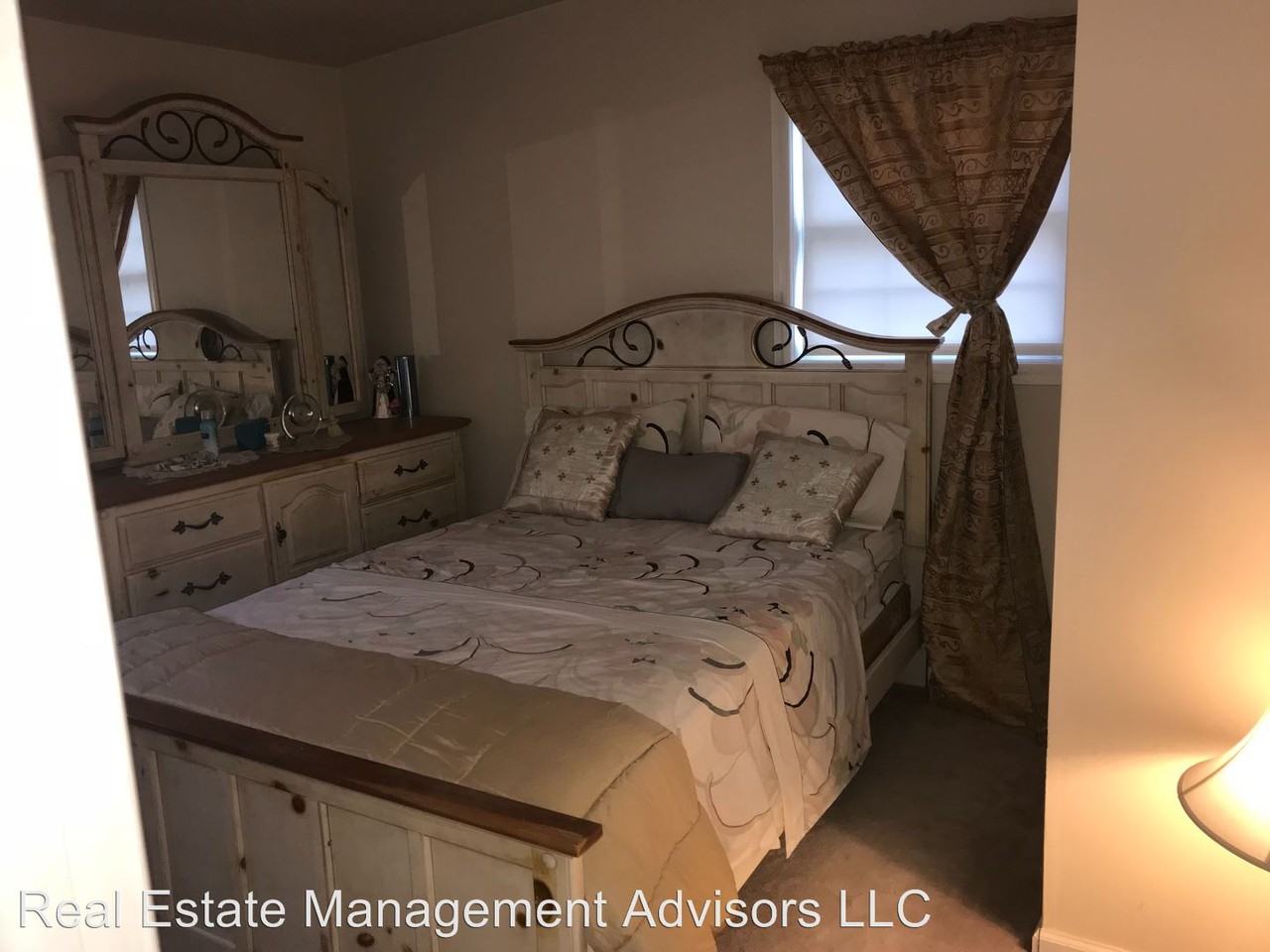 1431 Lindbergh Ave - Photo 2 of 14