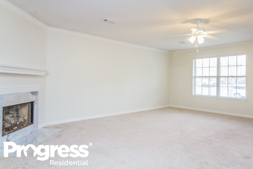 2184 Spring Hill Cir - Photo 2 of 18