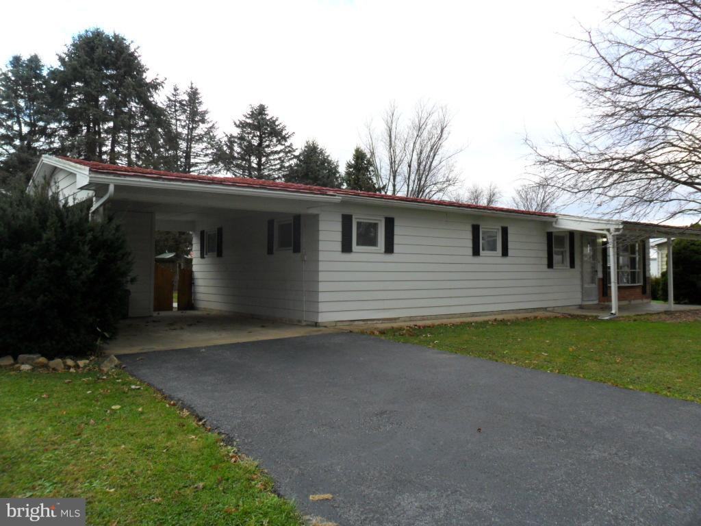 301 Tichy Dr - Photo 2 of 20