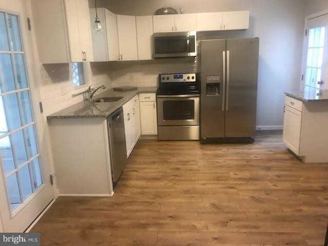 442 North St - Photo 2 of 11