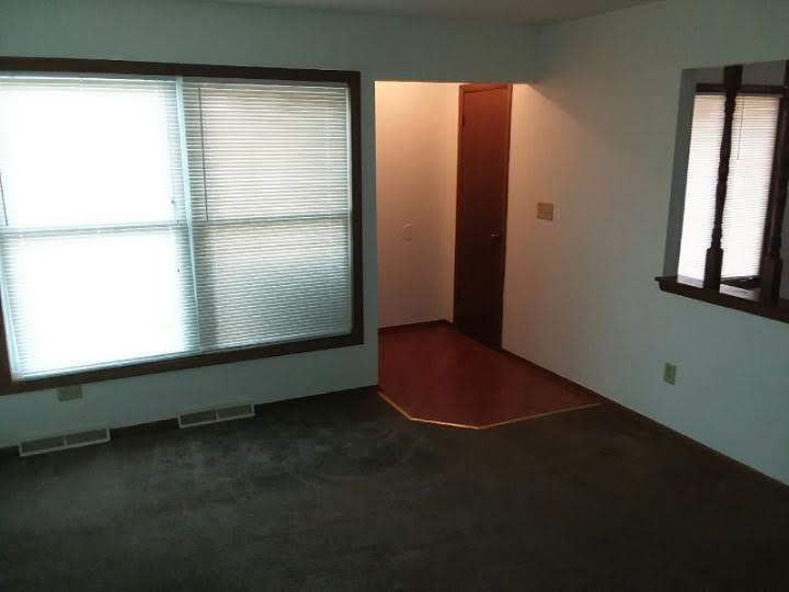 839 Crescent Ln - Photo 3 of 17