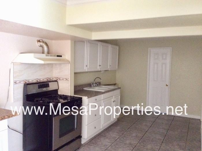 17000 Upland Ave - Photo 3 of 7