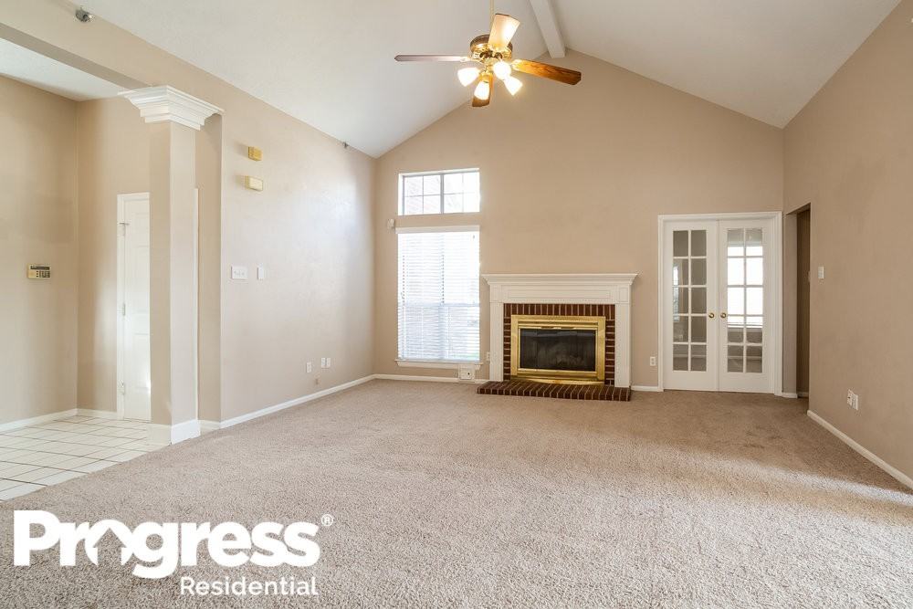 136 Lake Point Dr - Photo 2 of 20