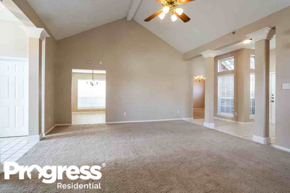 136 Lake Point Dr - Photo 3 of 20