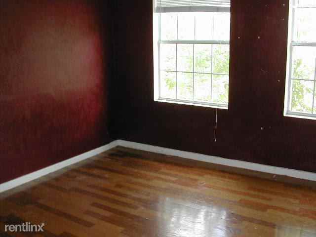 2223 N Locust St - Photo 2 of 3