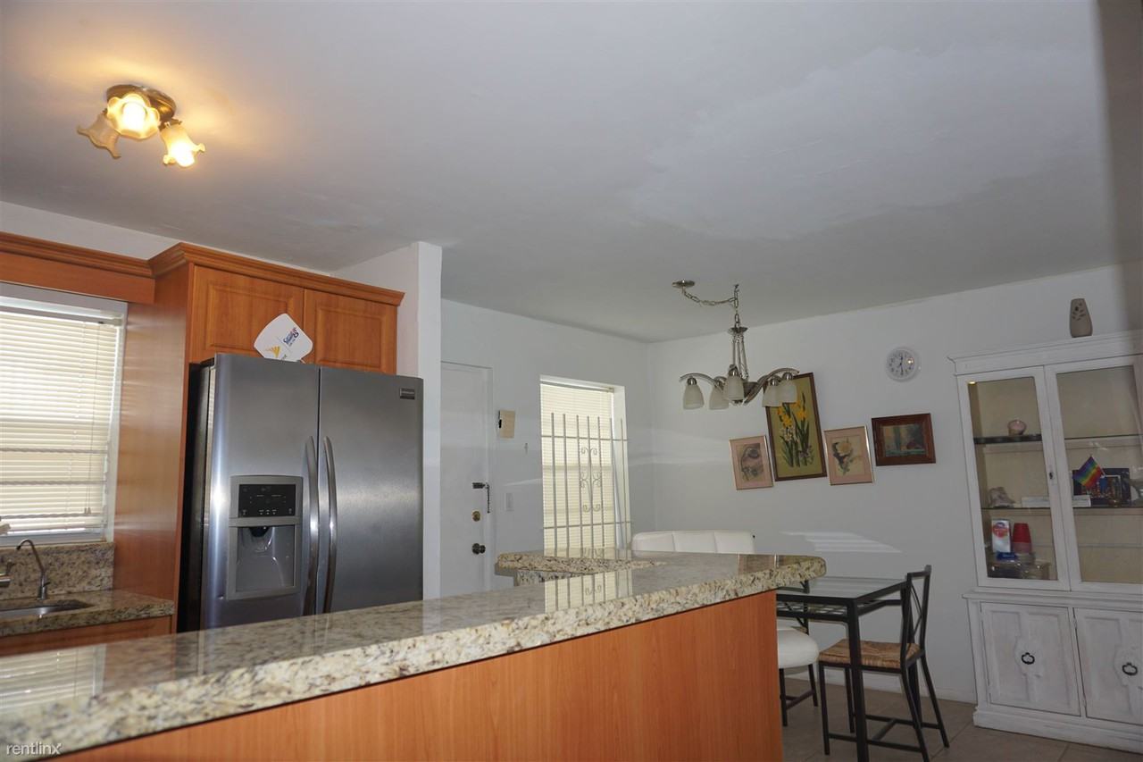 720 Collins Ave - Photo 2 of 11