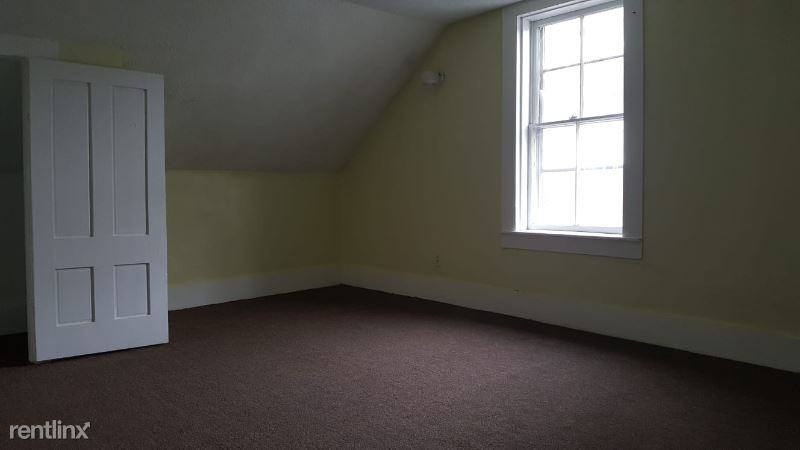 87 Pleasant St - Photo 2 of 5