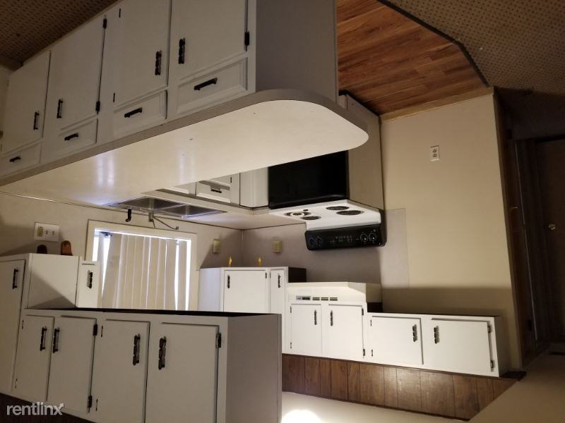 1160 Main St - Photo 2 of 4