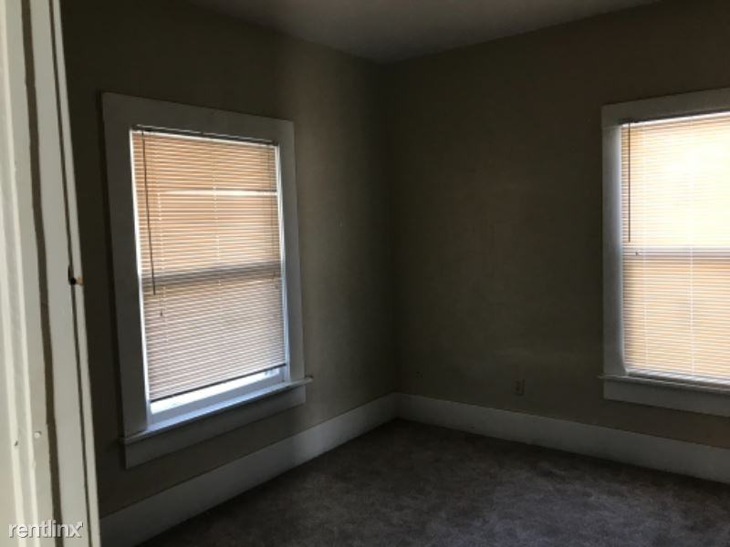 314 N Kansas St - Photo 3 of 8