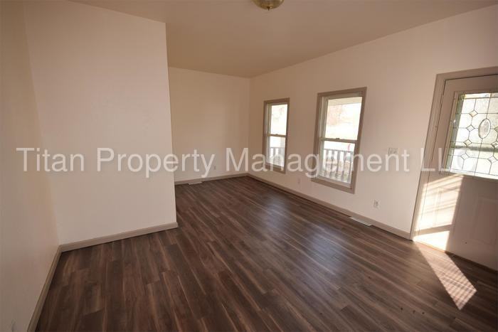 847 3rd St - Photo 3 of 8