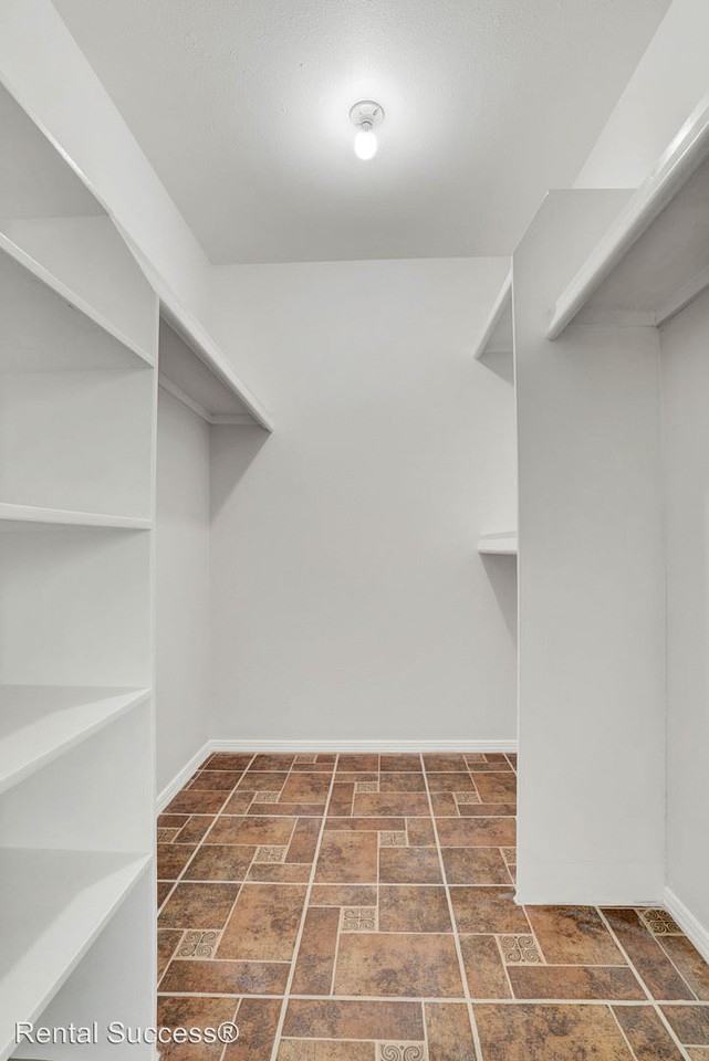 836 De Leon Dr - Photo 2 of 33