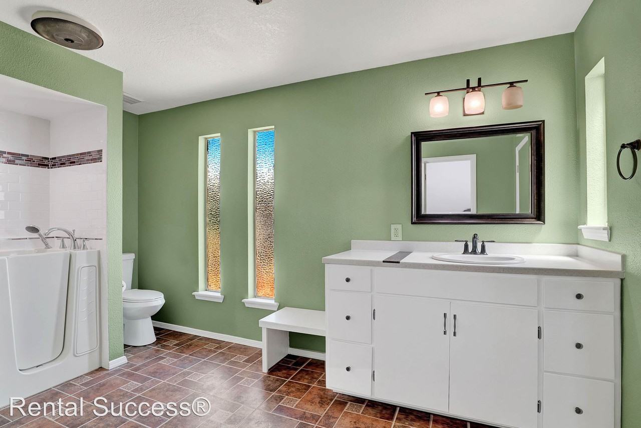 836 De Leon Dr - Photo 3 of 33