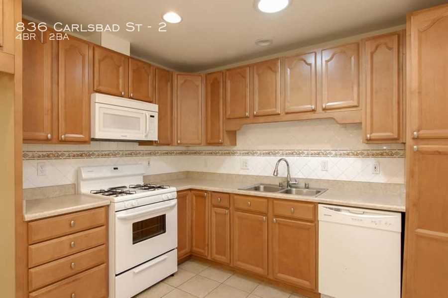 836 Carlsbad St #2 - Photo 3 of 10