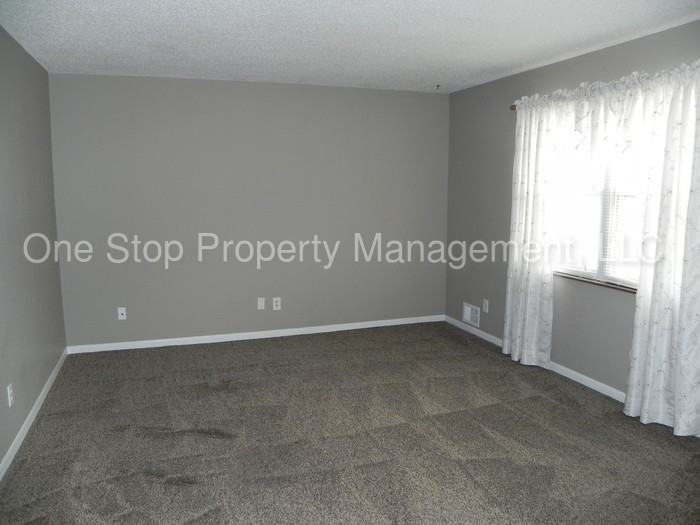 2201 SE Owings St - Photo 2 of 20