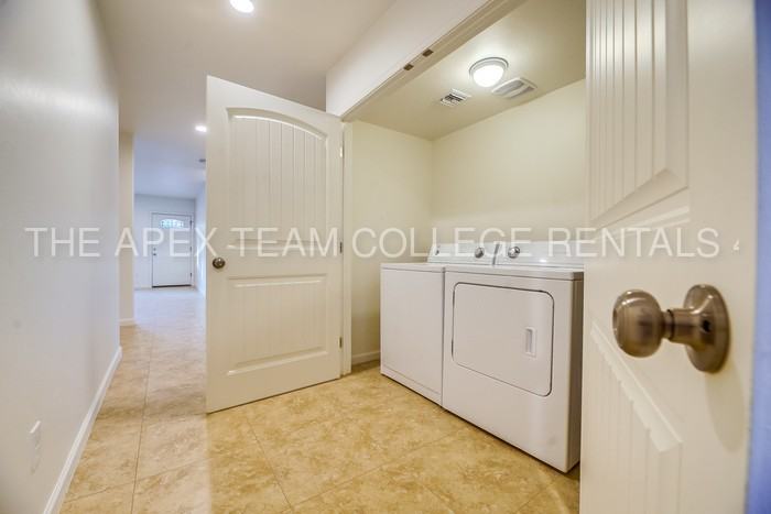 2526 E Sylvia St - Photo 2 of 19