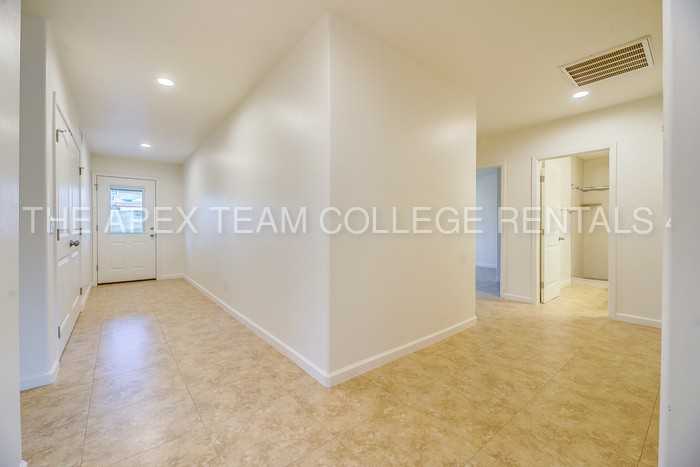 2526 E Sylvia St - Photo 3 of 19