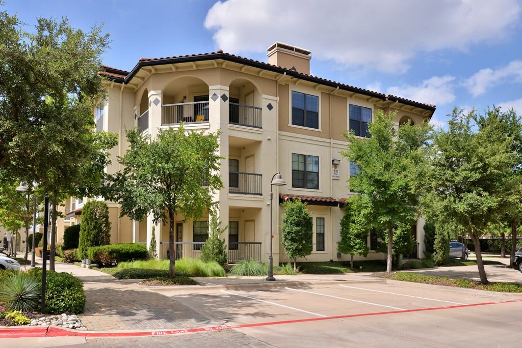 Mission at La Villita Apartments for Rent 635 E Royal Ln, Irving, TX