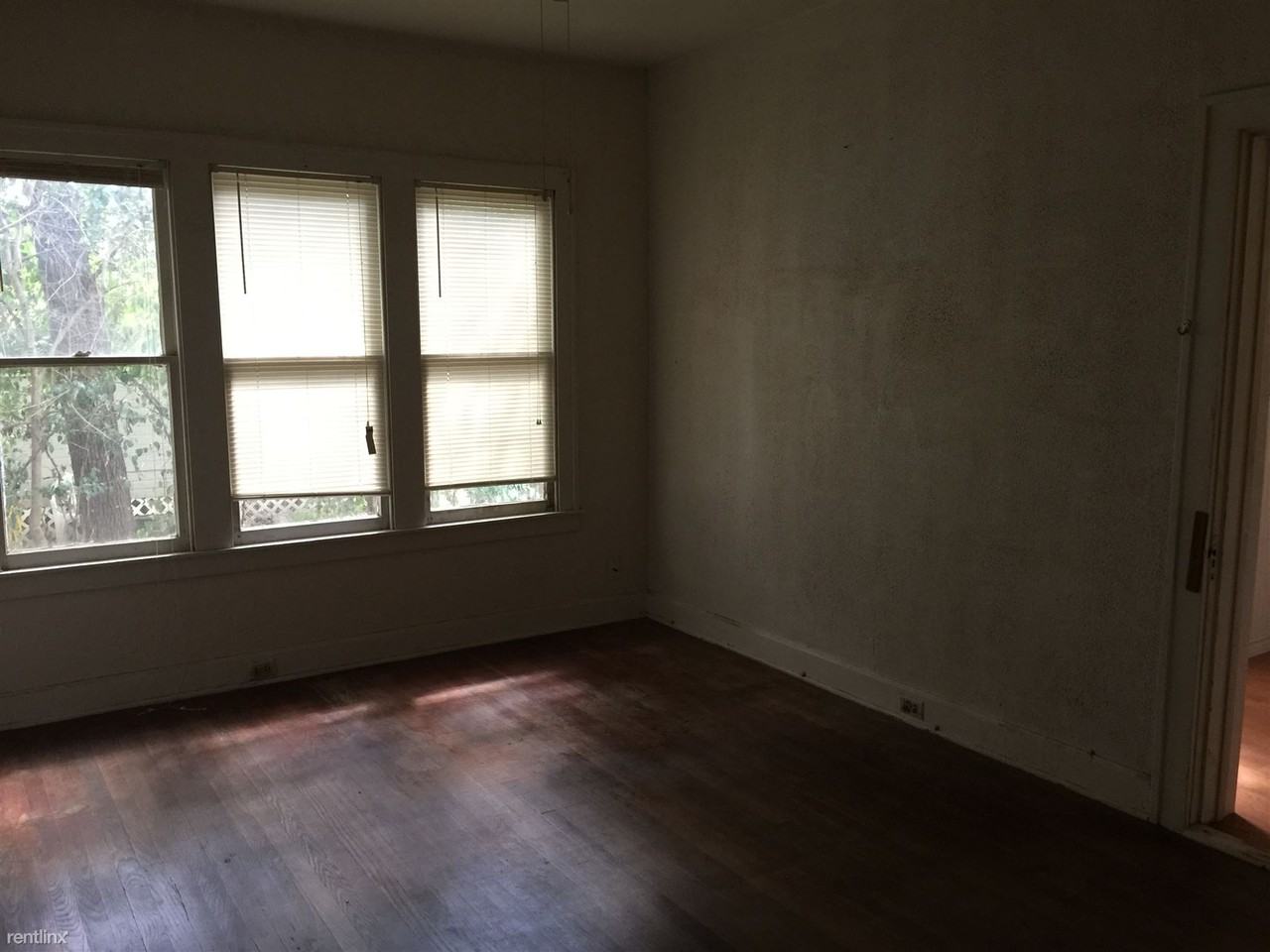 217 N College St - Photo 2 of 10