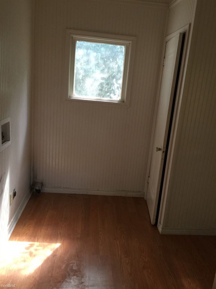 217 N College St - Photo 3 of 10