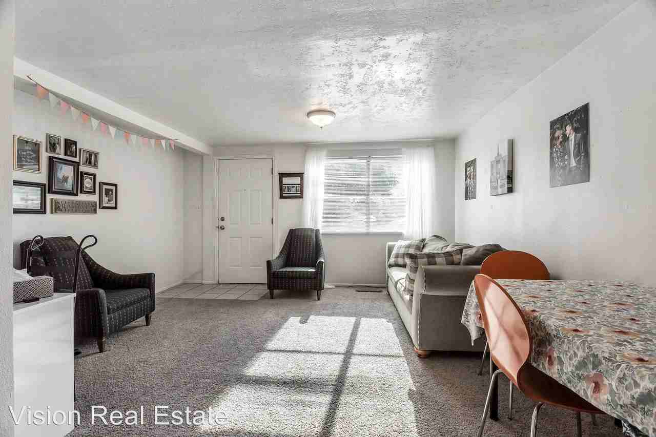 682 700 W - Photo 3 of 7