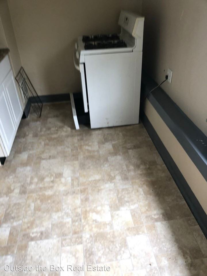 828 Walton Ave - Photo 3 of 8