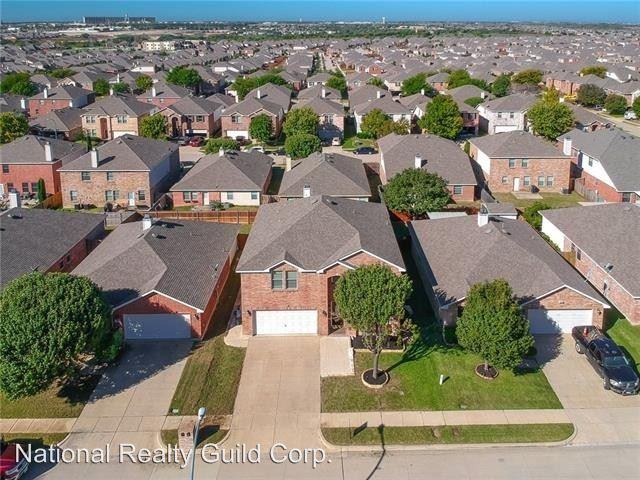 7653 Indigo Ridge Dr - Photo 2 of 32