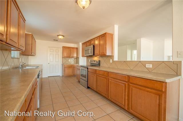 7653 Indigo Ridge Dr - Photo 3 of 32
