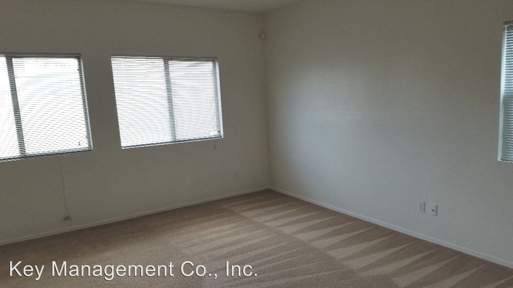 420 W Harwell Rd - Photo 3 of 12