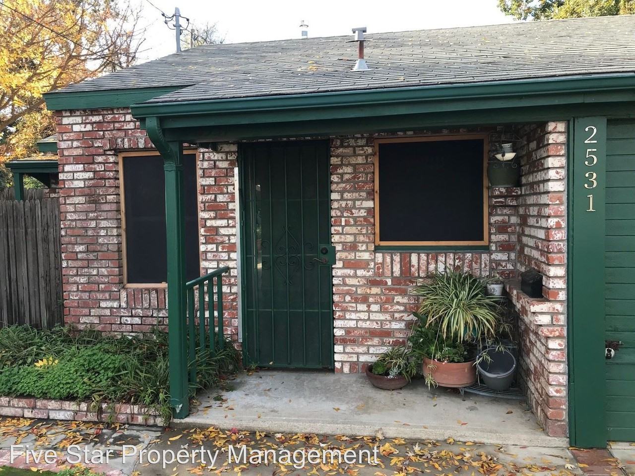 2531 6th St - Photo 3 of 12