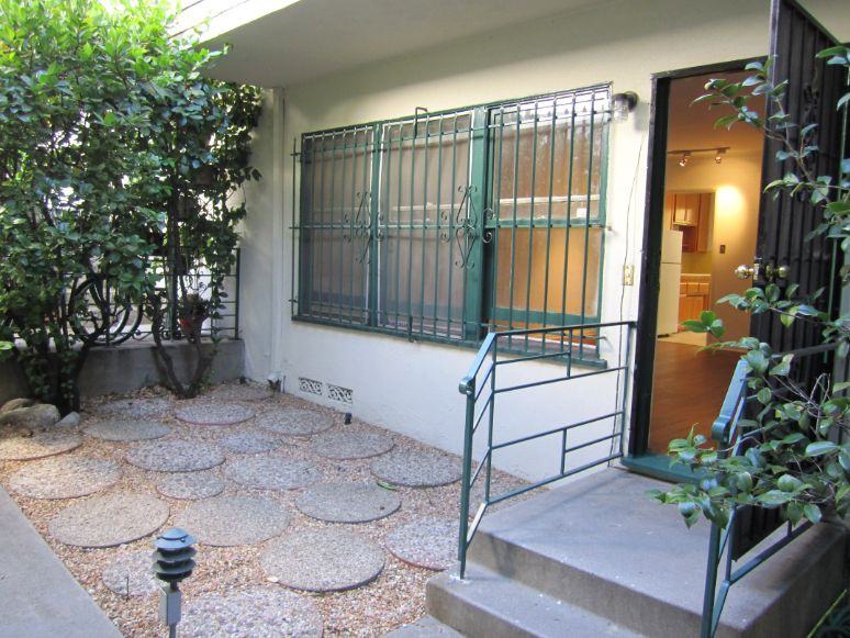 10460 Santa Monica Blvd - Photo 2 of 20