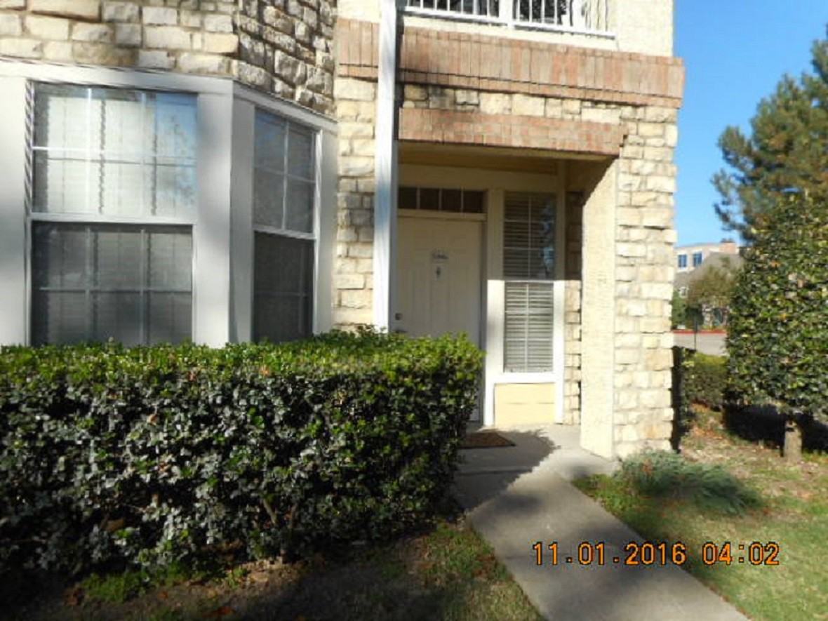 5106 West Stone Manor - Photo 2 of 10
