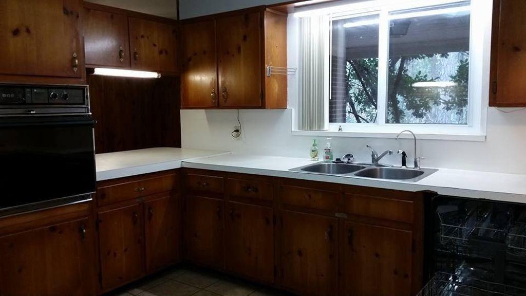 605 Lothian Dr #605 - Photo 2 of 7