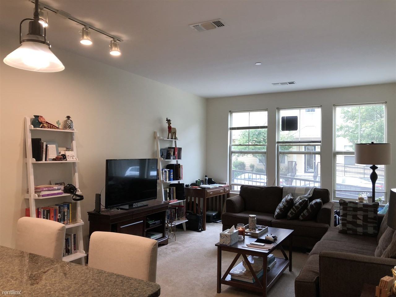 2 Banks Pl #2129 - Photo 2 of 9