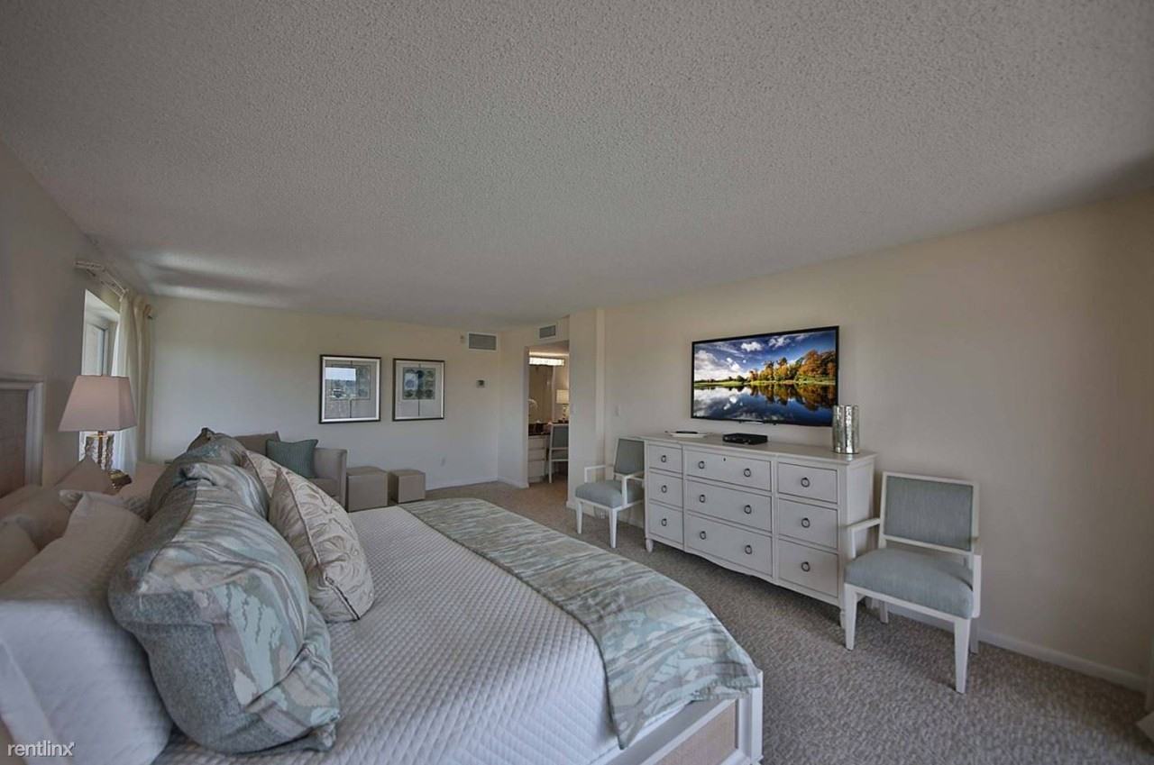 237 Boardwalk Ave #H - Photo 3 of 8